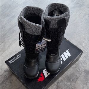 NWT Baffin Black and Gray Insulated Boots